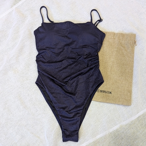 BNWT / Berlook /Small / XL/ Navy Textured Backless One-Piece Swimsuit - Picture 1 of 2